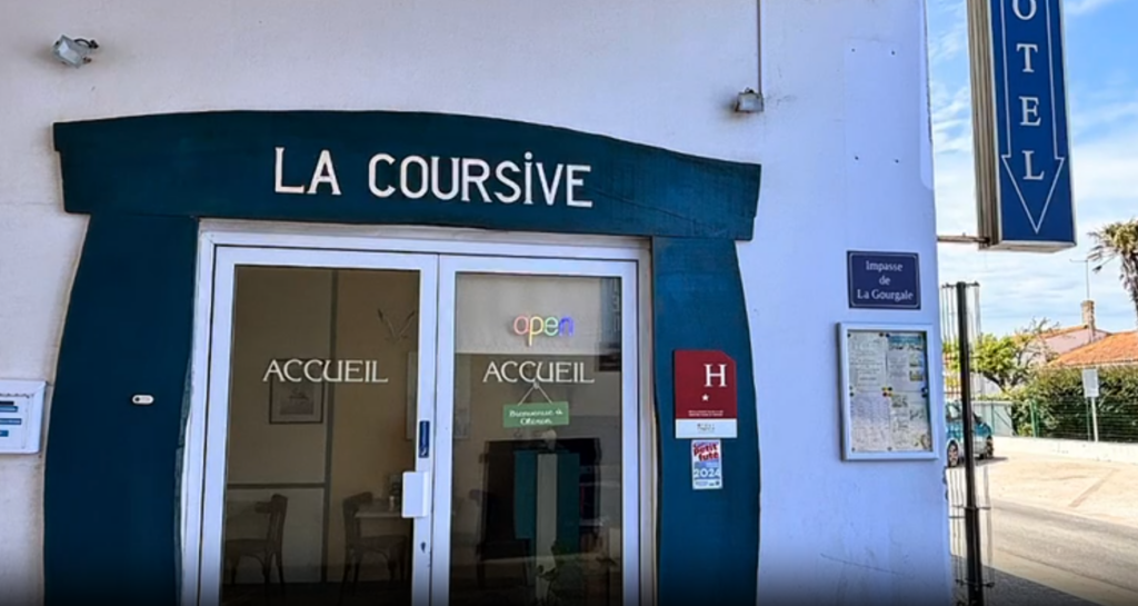 Façade Hôtel La Coursive o la Cotinière sur l'île d'Oléron